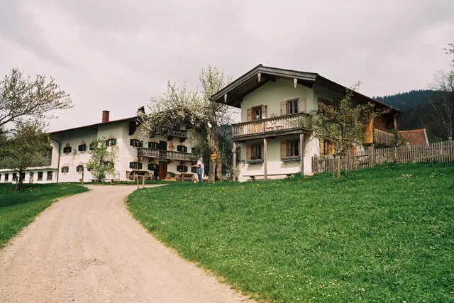 Das Ferienhaus, vom Zufahrtsweg gesehen