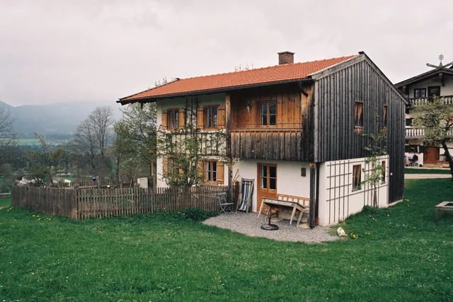 Das Zuhäusl mit Holzfassade und Terrasse