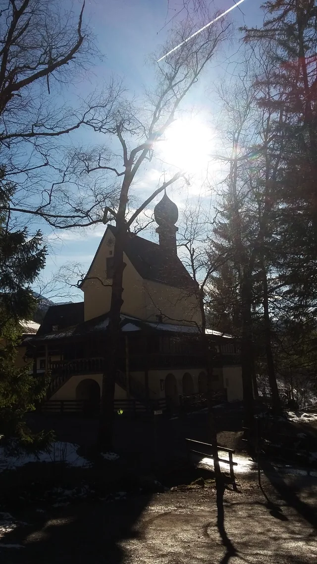 Kirche im Gegenlicht